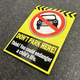 Dont park here road safety sign 8310