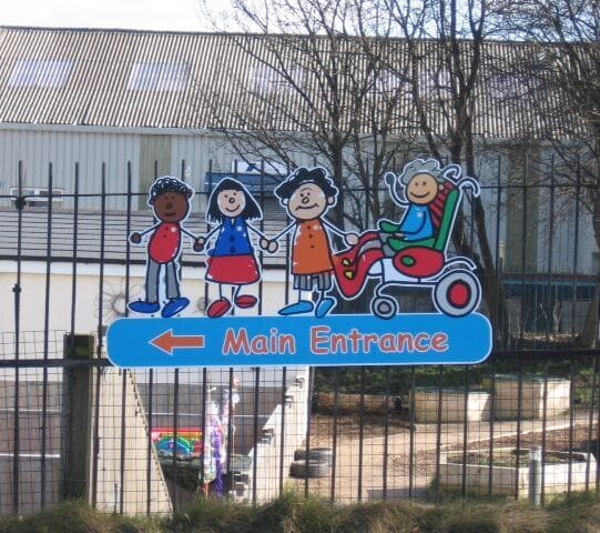 kiddie-cut-out-fence-and-gate-mounted-[2]-2867-p